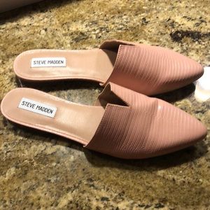 Steve Madden blush slip on loafers